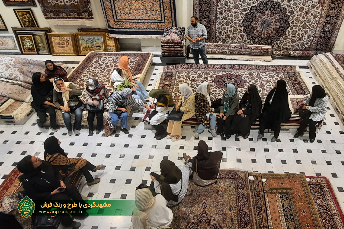 مشهدگردی با طرح و رنگ فرش